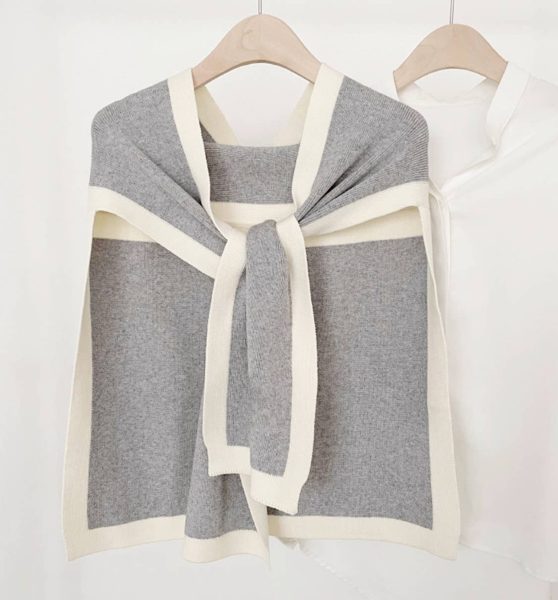 Two-Tone Knit Shoulder Wrap Scarf